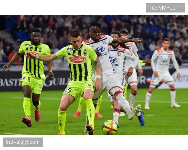 战报：朗斯1-0小胜斯特拉斯堡，积分追平欧战区